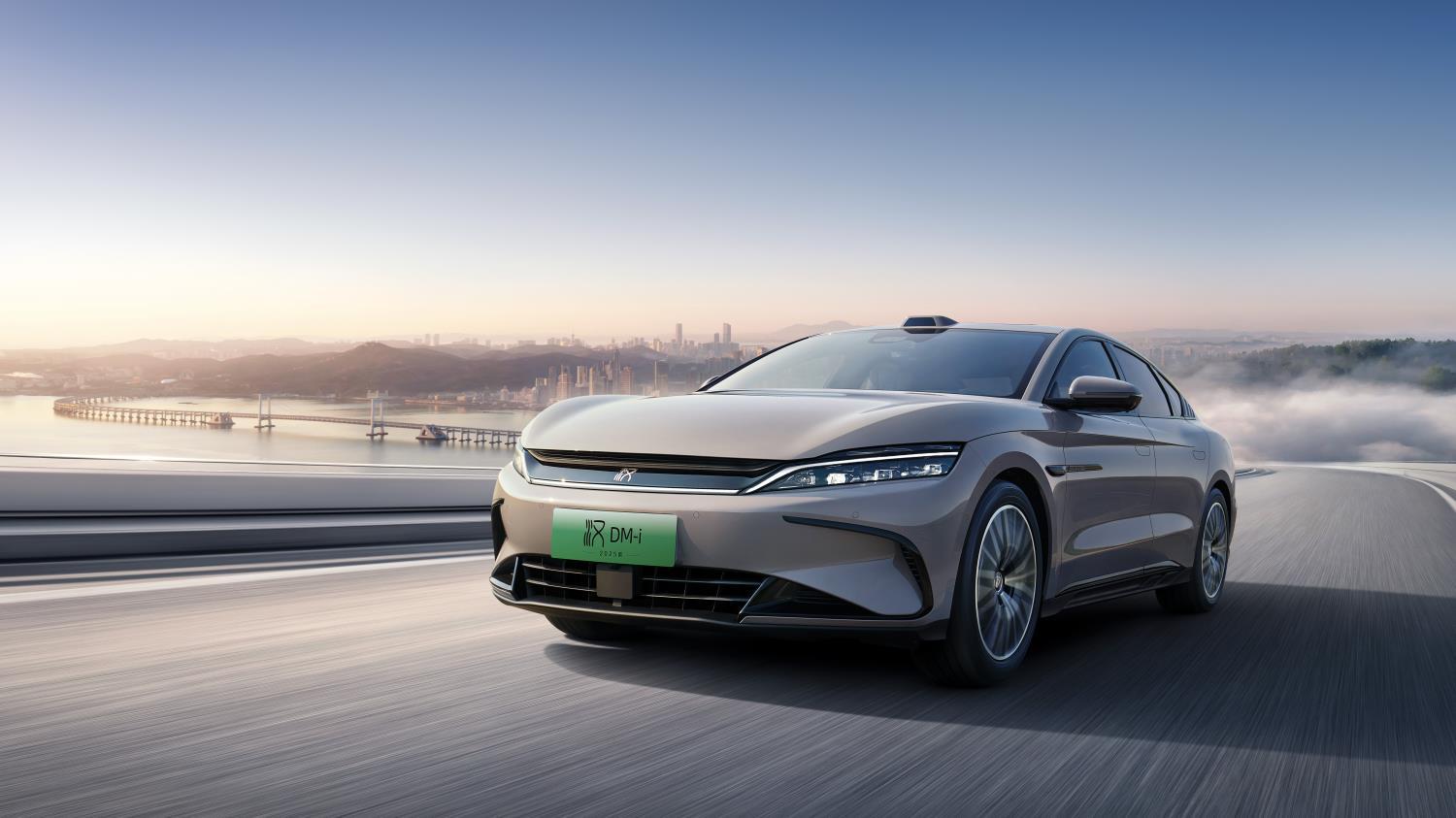引領中大型轎車油耗進入3時代 2025款漢上市 售價16.58-23.58萬元