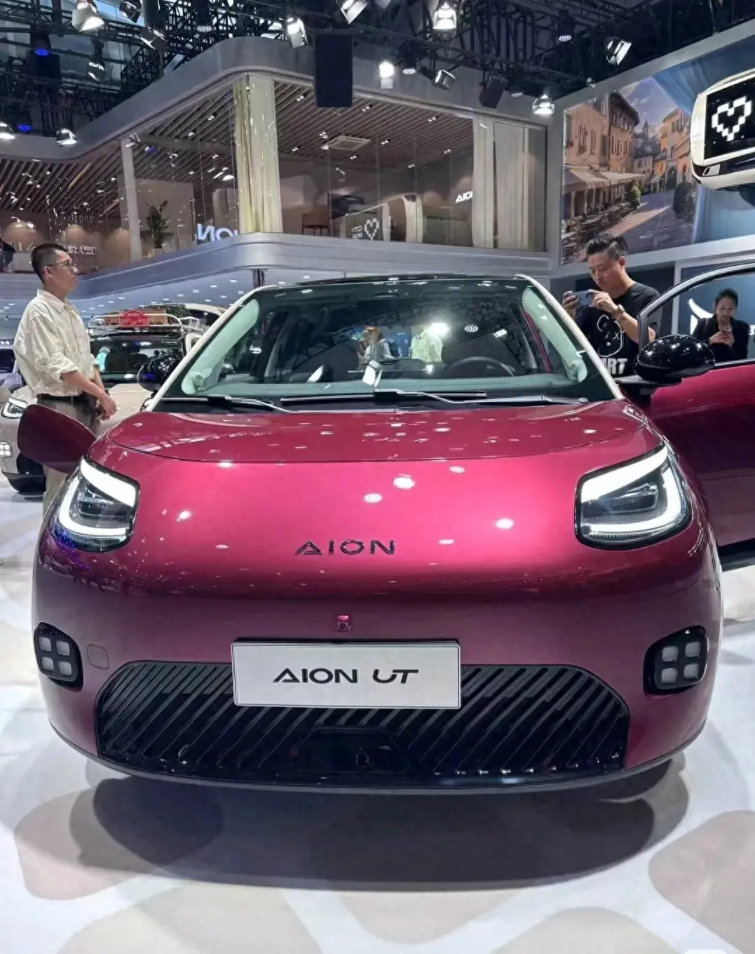埃安 UT 是廣汽埃安旗下的一款純電動兩廂汽車
